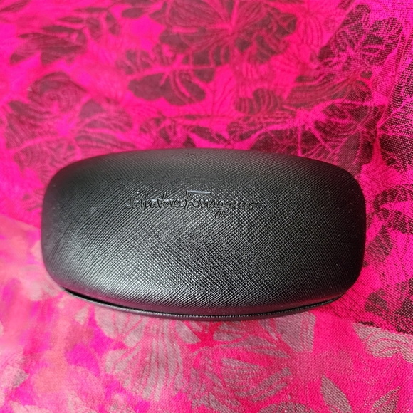 Salvatore Farragamo Black Sunglass Case With Lens Cloth. Euc. - Picture 6 of 7